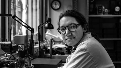 Leslie Villiaume dans son atelier